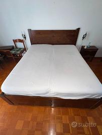 Letto matrimoniale King in legno massiccio con mat