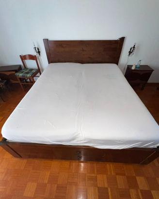 Letto matrimoniale King in legno massiccio con mat