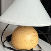 Lampada comodino con lampadina