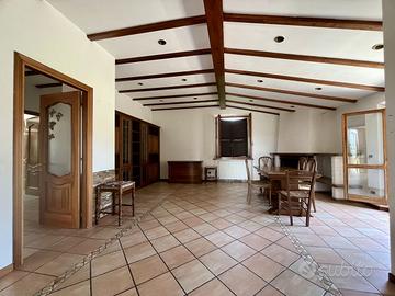 Soluzione con garage, zona centro