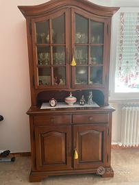 Vetrina con ante e cassetti