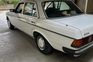 Mercedes w123 200 109cv