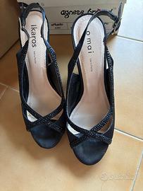 Décolleté con strass e raso nero