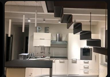 Cucina moderna Bianca completa di elettrodomestici