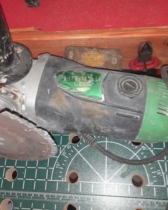 smerigliatrice  grande  hitachi  G 235 R 