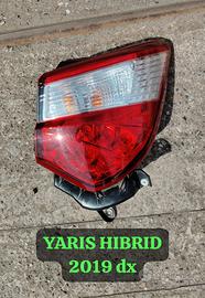 Toyota Yaris Hybrid Faro post dx usato