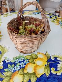 Tavoli maiolicati a mano in pietra lavica