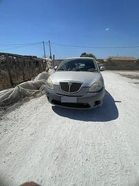 lancia y
