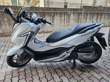 Honda Forza 300