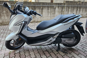 Honda Forza 300