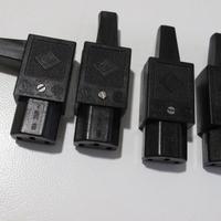 4 connettori IEC femmina uso HiFi