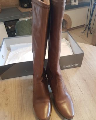 stivali pelle nero giardini