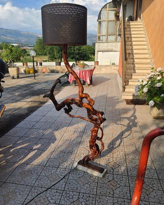 Lampada da terra artigianale in vite antica