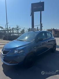 Lancia Ypsilon 1.0 FireFly 5 porte S&S Hybrid Albe