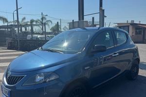 Lancia Ypsilon 1.0 FireFly 5 porte S&S Hybrid Albe