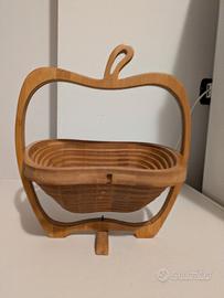 portafrutta in legno  e sotto pentola 