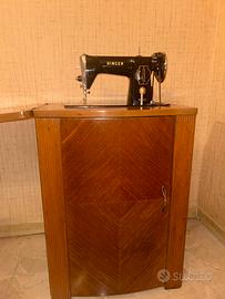 Singer con mobiletto in legno