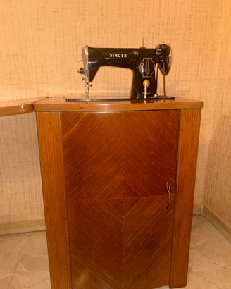Singer con mobiletto in legno