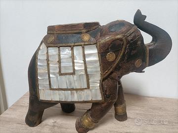 Elefante in legno 