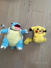 Peluche di blastoise e pikachu