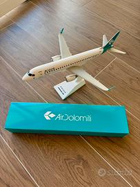 Modellino aereo E195