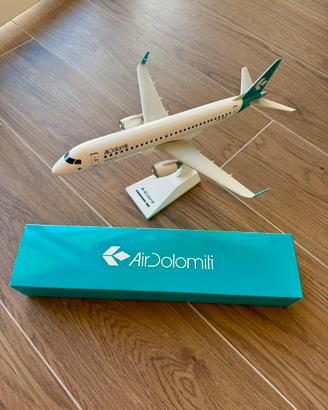 Modellino aereo E195