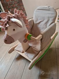 Cavallo a dondolo in legno
