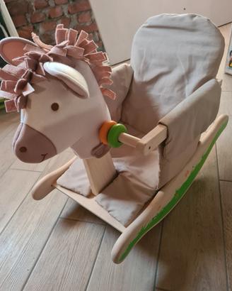 Cavallo a dondolo in legno
