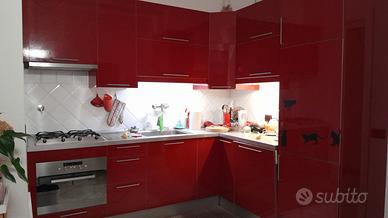 Cucina completa di elettrodomestici