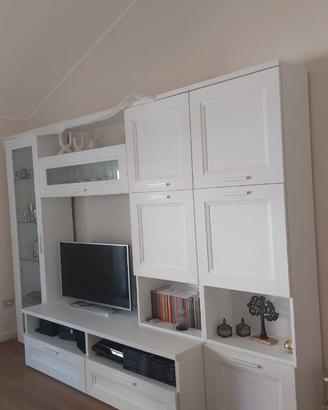 Soggiorno effetto bianco larice, bianco larice