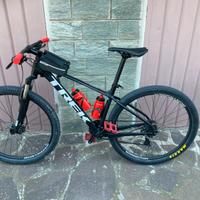 Bicicletta mountain bike