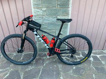 Bicicletta mountain bike