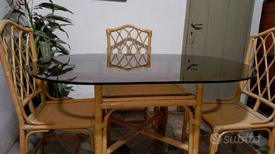 Tavolo con 4 sedie e mobiletto in vimini e bamboo