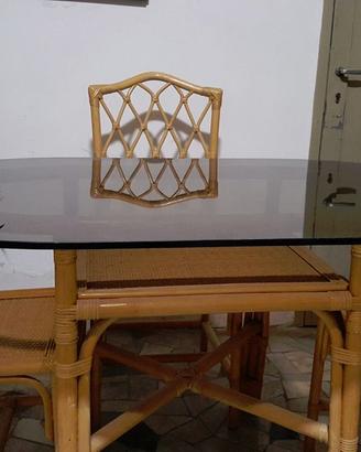 Tavolo con 4 sedie e mobiletto in vimini e bamboo