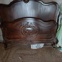 Letto d'epoca in legno di noce