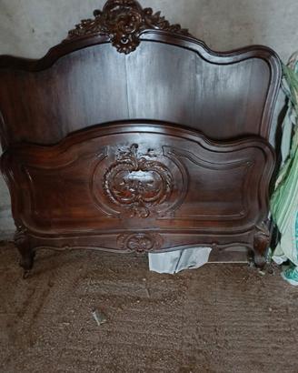 Letto d'epoca in legno di noce