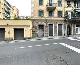 NEGOZIO A GENOVA