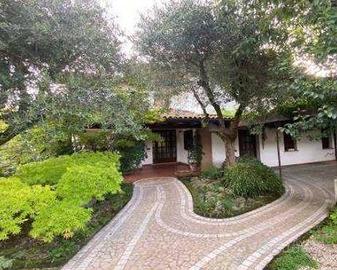 Immobile in asta di 409 m² con più di 5 locali e b