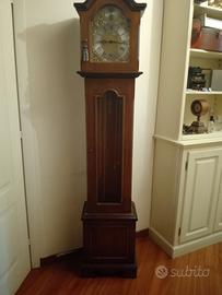 Orologio a pendolo in legno 