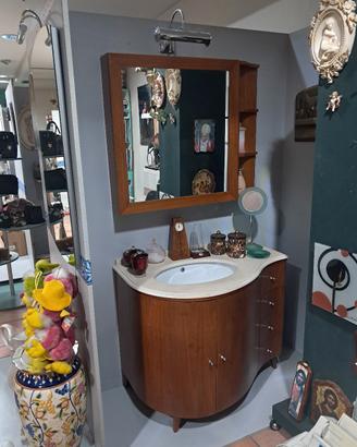 Mobile bagno bombato in legno con lavabo e specchi