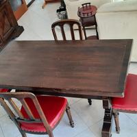 Tavolo e sedie da pranzo