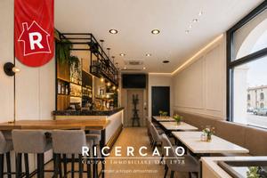 Palazzo / Stabile di 360 m² con più di 5 locali a 