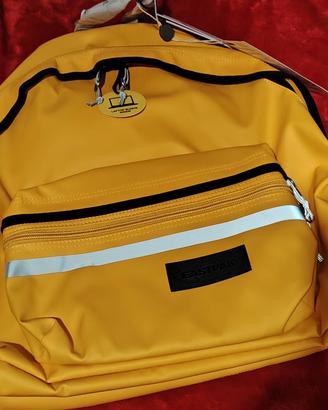 Zaino Eastpak  multifunzione. Con etichetta