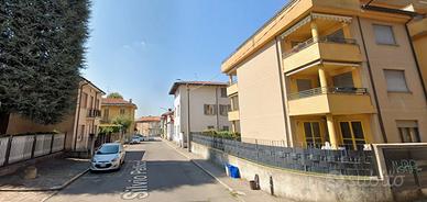 Trilocale a Giussano-balcone e posto auto libero