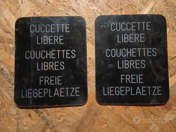 Scritte "cuccette libere" di carrozze FS