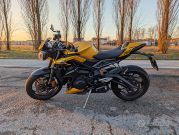Triumph Street Triple 765 RS 2023 con garanzia