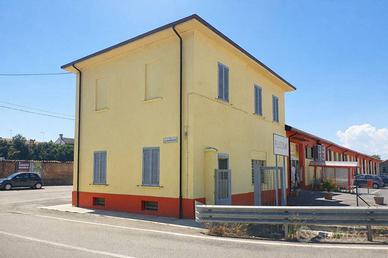 Immobile di 981 m² con 4 locali a Felizzano