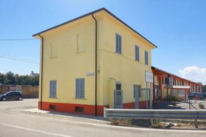 Immobile di 981 m² con 4 locali a Felizzano
