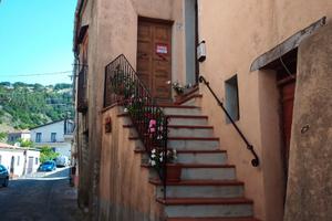 Immobili e Terreno - Via Beneventani