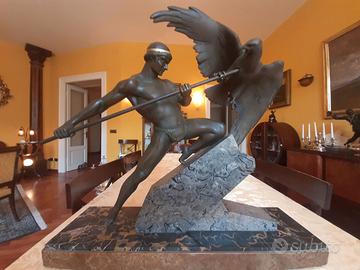 GRANDE SCULTURA ART DECO ORIGINALE UOMO CON AQUILA